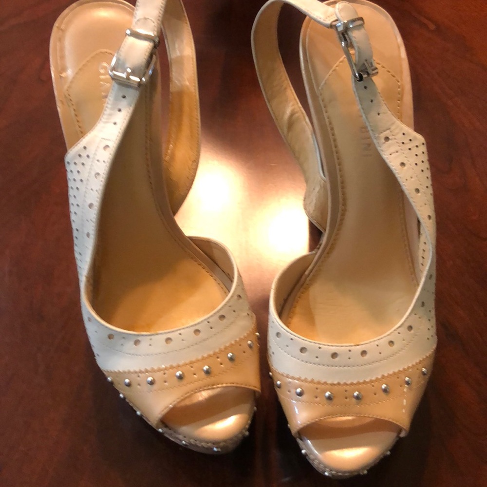 Cream and Tan heel with studs Gianni Bini size 10